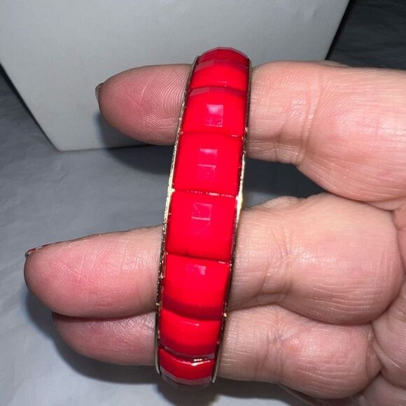 Vintage Gold Tone and Faceted Red Bead Bangle Bracelet - Picture 4 of 8